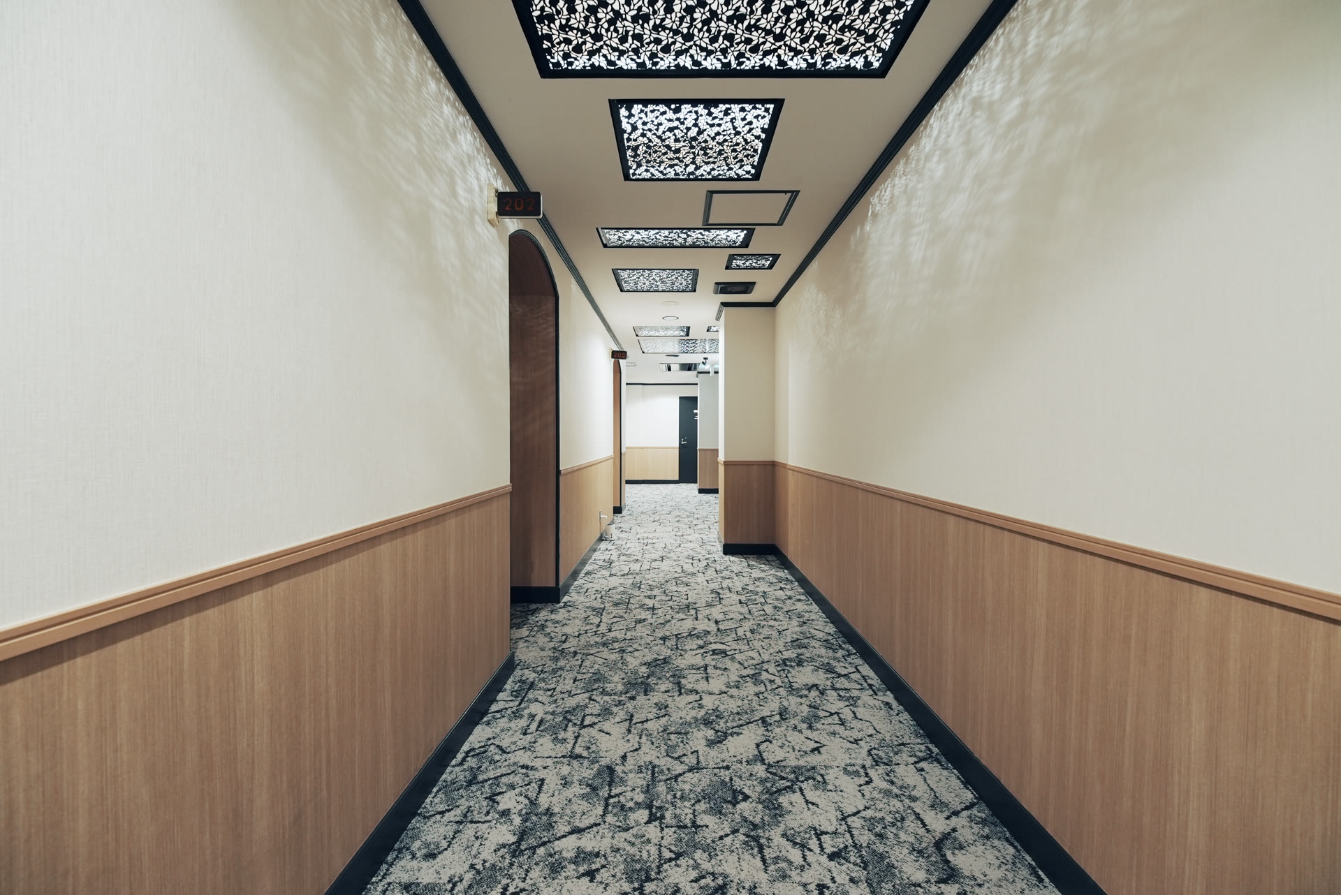 館内の客室フロア廊下